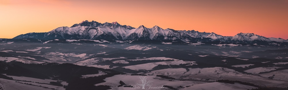 Panorama  z Trzech Koron na Tatry.