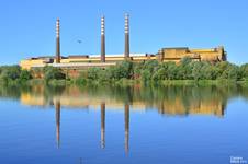 ISD HUTA CZĘSTOCHOWA - ZAKŁAD STALOWNIA, obiekty wydziału widziane ze zbiornika wodnego Kucelin. / ISD STEEL WORKS CZĘSTOCHOWA - STEEL PLANT, buildings of steel plant seen from a Kucelin lake.