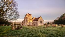 Damerham St George\'s Church o wschodzie słońca