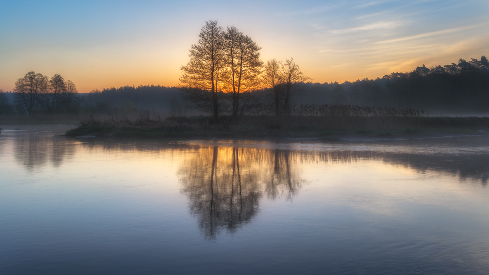 Wschód słońca nad rzeką Gwda