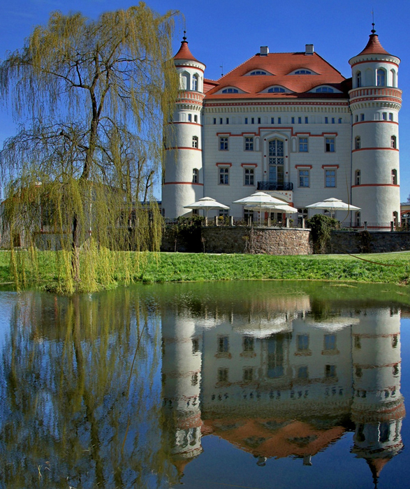 pałac w Wojanowie w innym kadrze