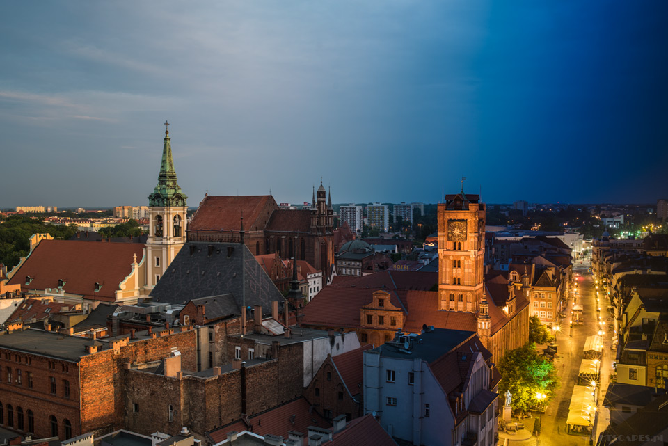 Między dniem a nocą.