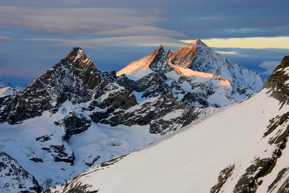 wieczorny  Gabelhorn, Zinalrothorn i Weisshorn...