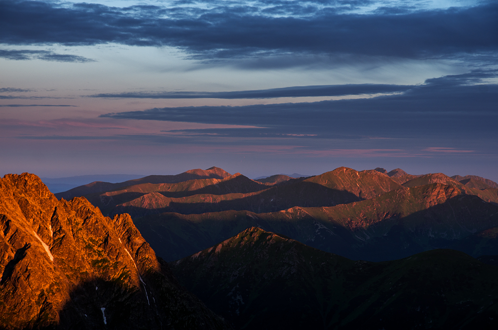 Tatry zachodnie o wschodzie.