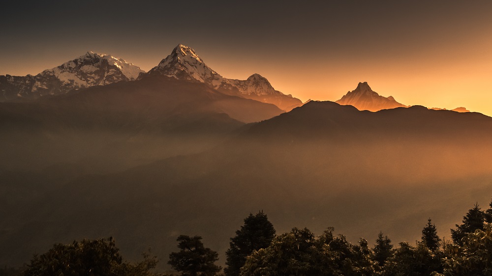 Od lewej;Annapurna 1(8091mnpm),Annapurna South (7219mnpm),Hiunhuli(6441mnpm),Machhapuchhre(6997mnpm)