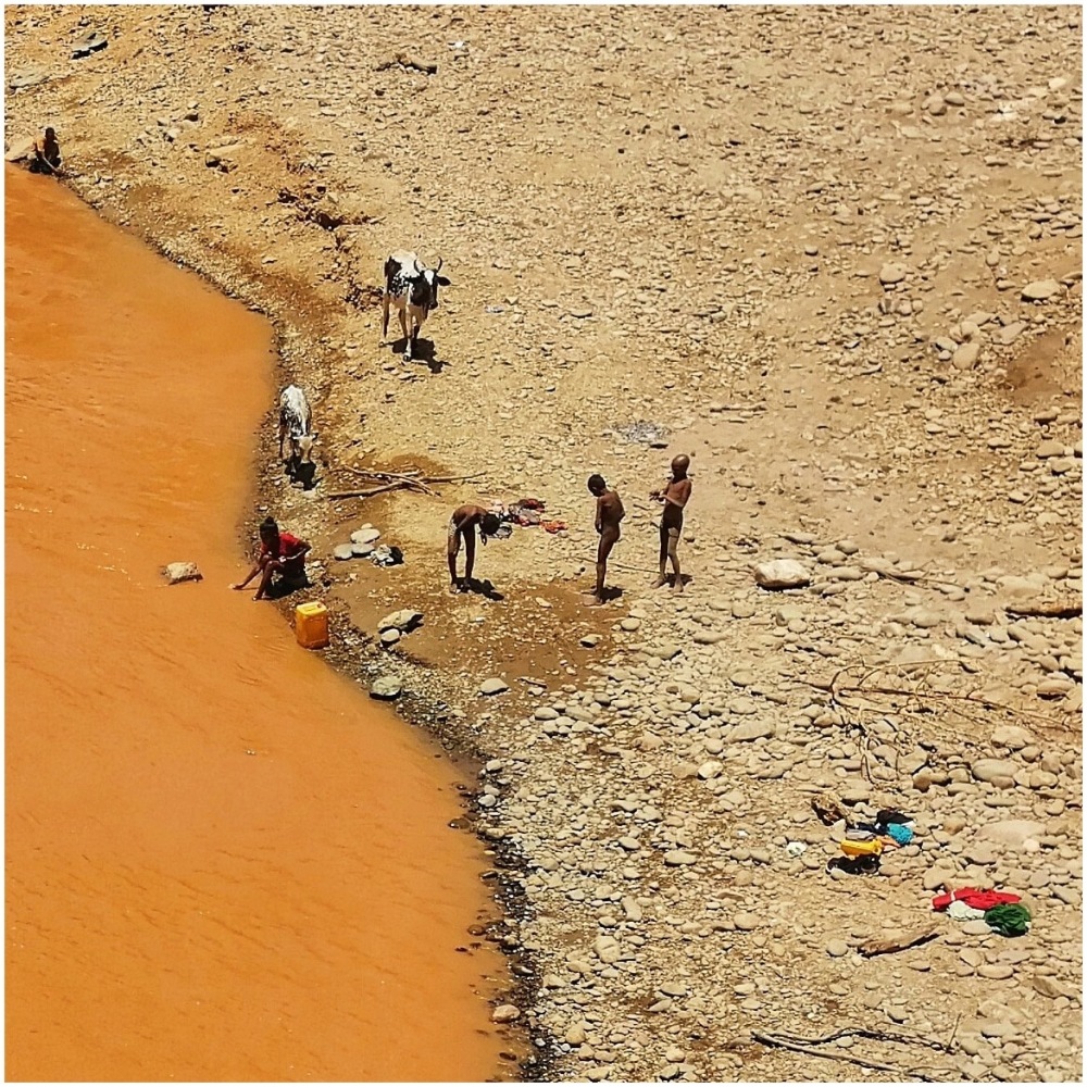 Rzeką Tekezé. Etiopia