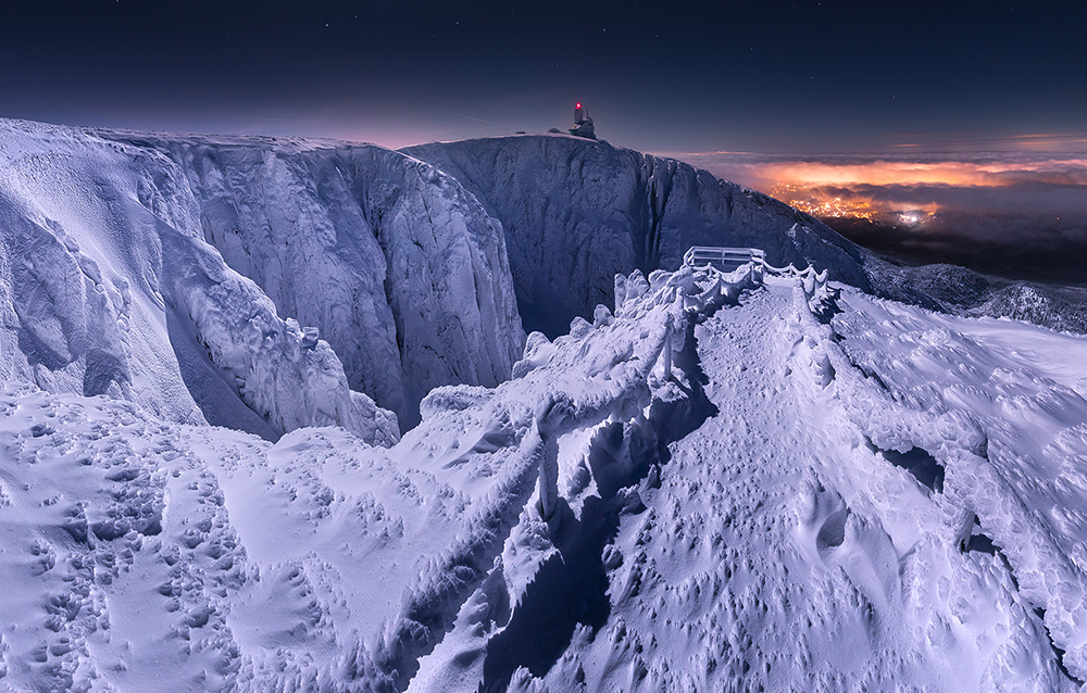 Śnieżne Kotły nocą