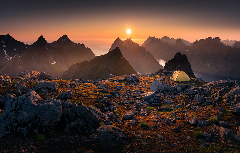 Midnight sun (czyli słońce o północy) na szczycie Munken (797 m), Lofoty