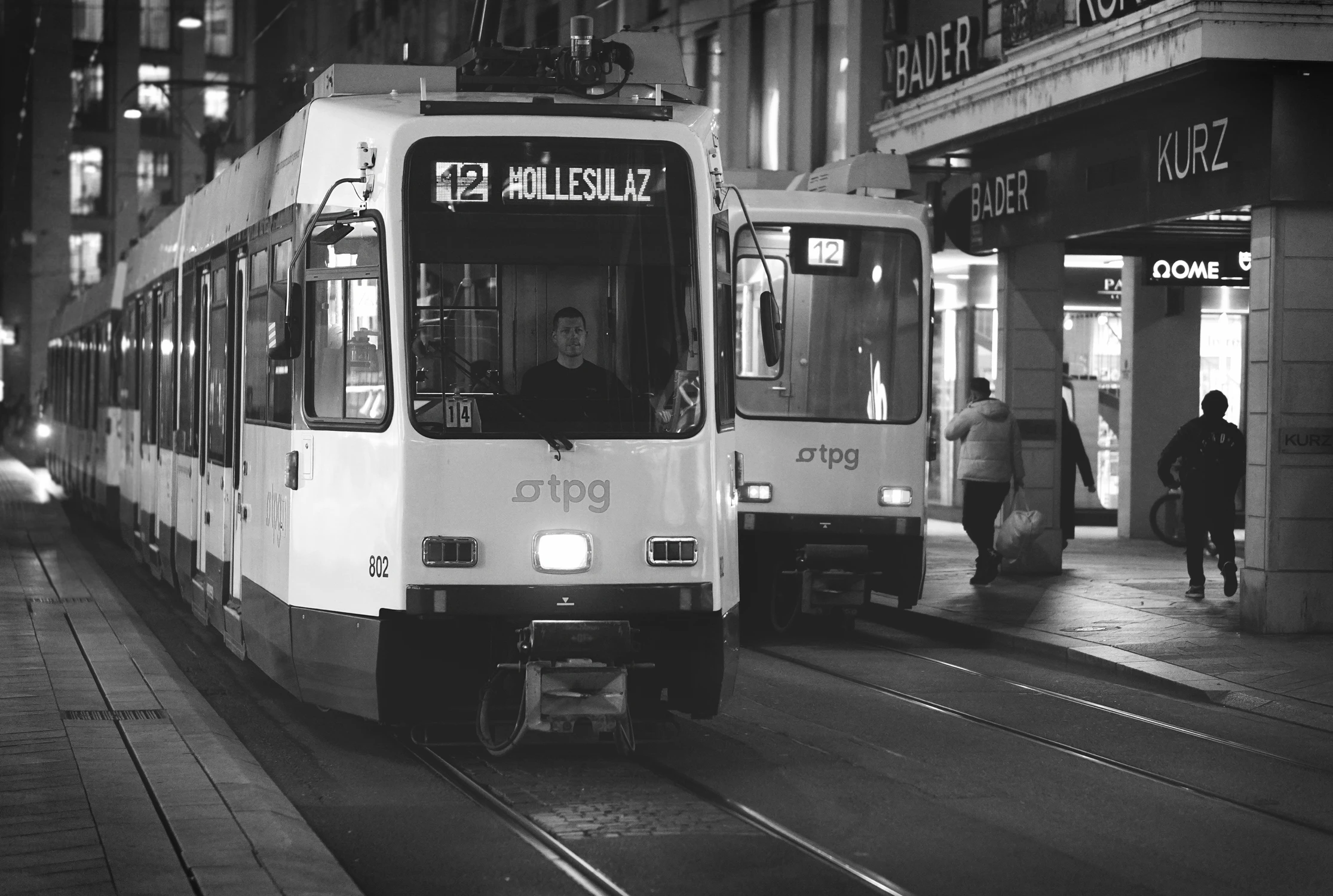 ZDĄŻYĆ PRZED DWUNASTĄ