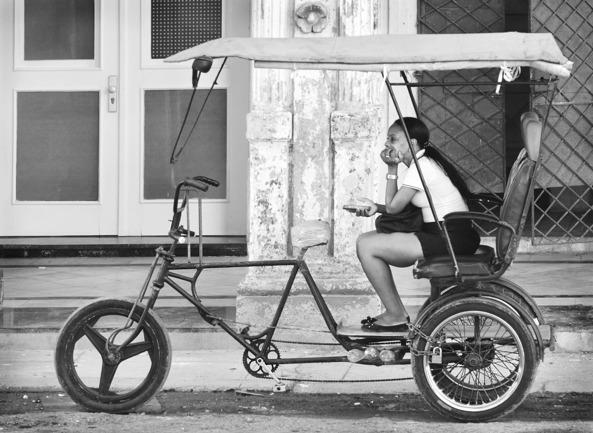 CZEKAJĄC NA MIŁOŚĆ . . .