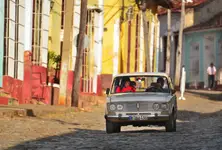 TYLE SŁOŃCA W CAŁYM MIEŚCIE