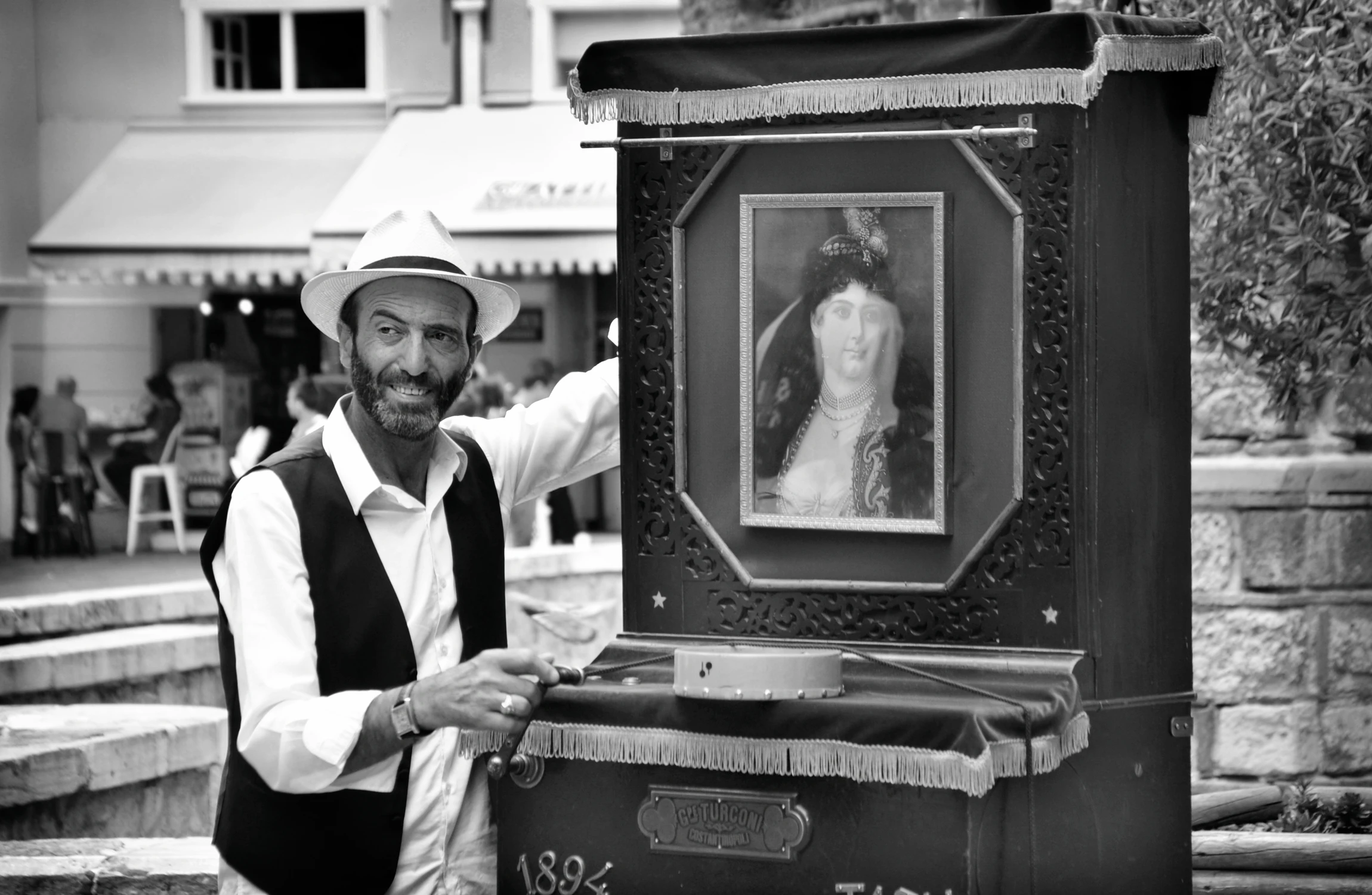 KATARYNIARZ I JEGO MUZA