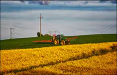 Prąd z Bełchatowa , rzepak z Warmii traktor nie z Ursusa.