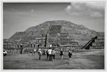 1768475743585-Piramida Słońca