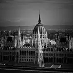 11 przykazanie: żyj tak abyś nie musiał uciekać na Węgry