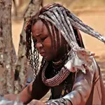 Fryzjerka z ludu Himba