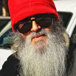 Czerwony kapturek zamiast foliowej czapeczki