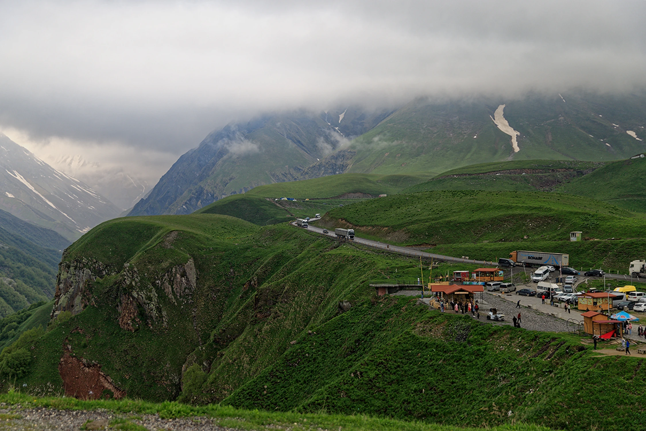 Droga na przełęcz Krzyżową