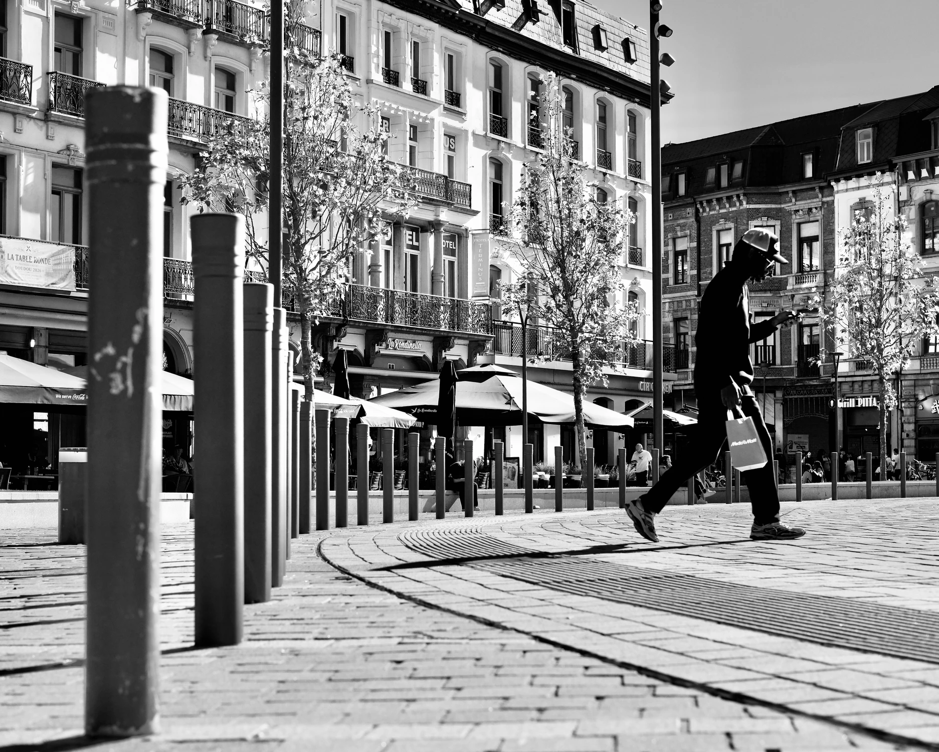 Ombres et poteaux