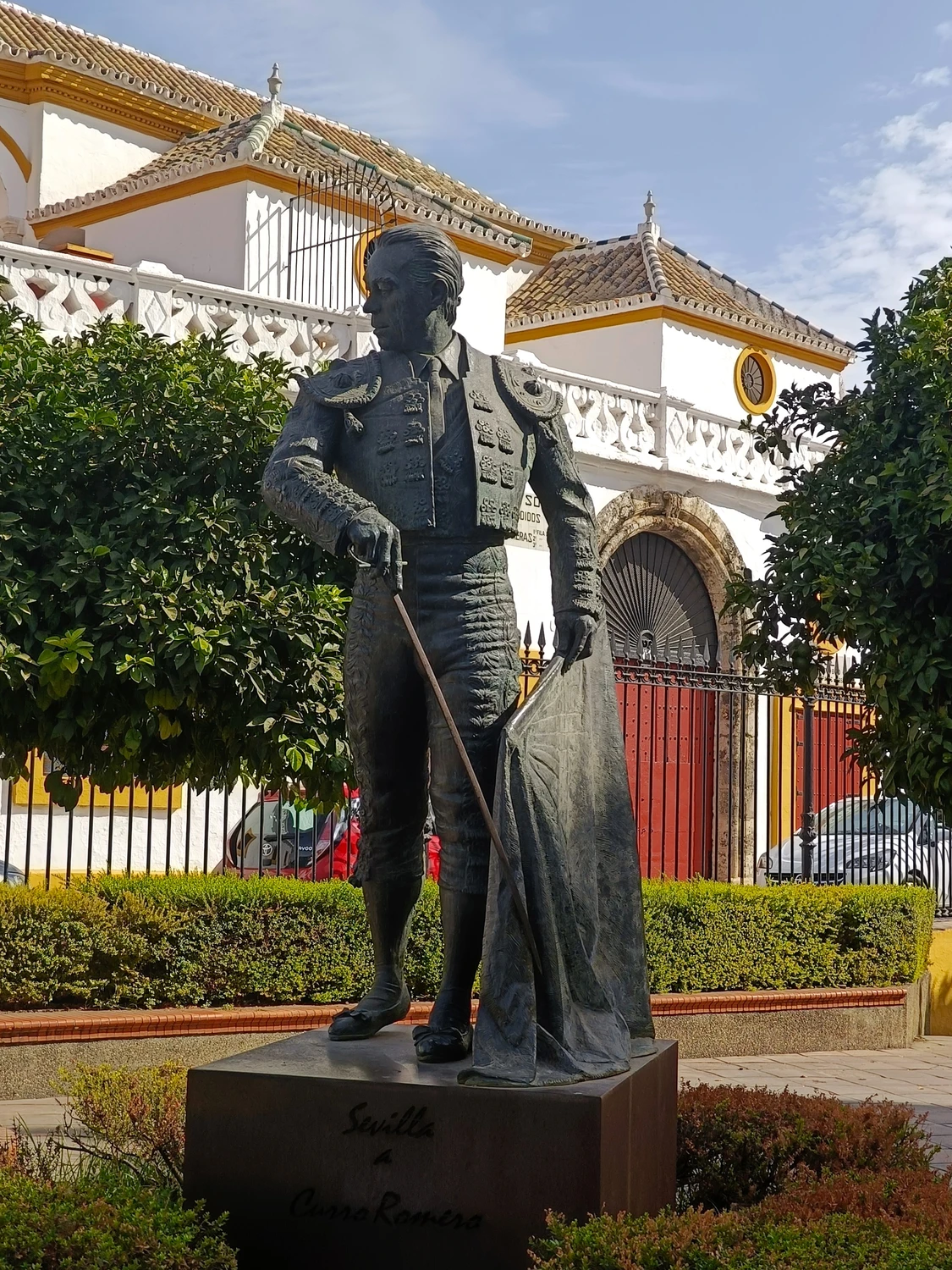 Podróże - Hiszpania - Sewilla -Pomnik słynnego torero, Curro Romero przy Plaza de Toros.