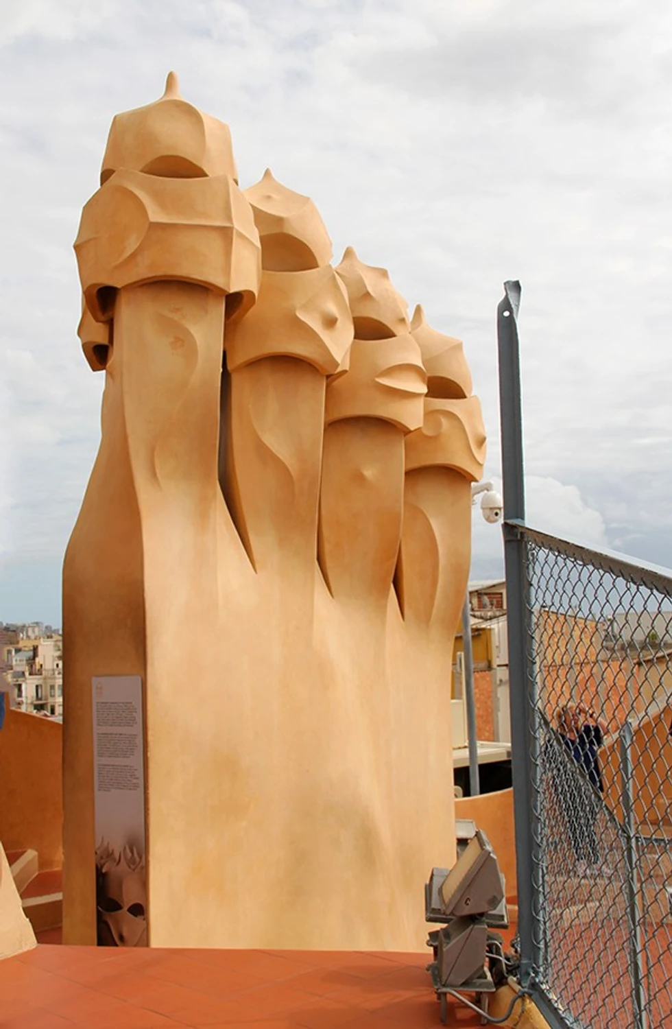 Podróże - Hiszpania - Barcelona - La Pedrera (Casa Mila ) A. Gaudiego - Kominy