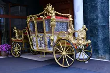 Dla królewien, księżniczek i Kopciuszków.