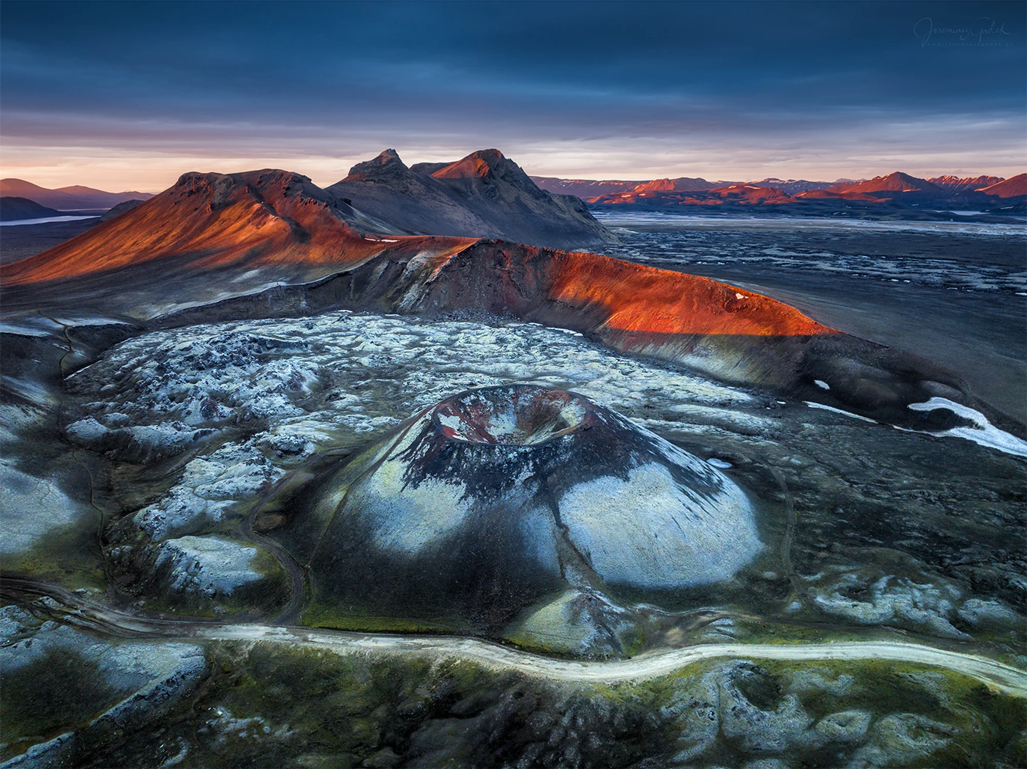 Stútur Crater