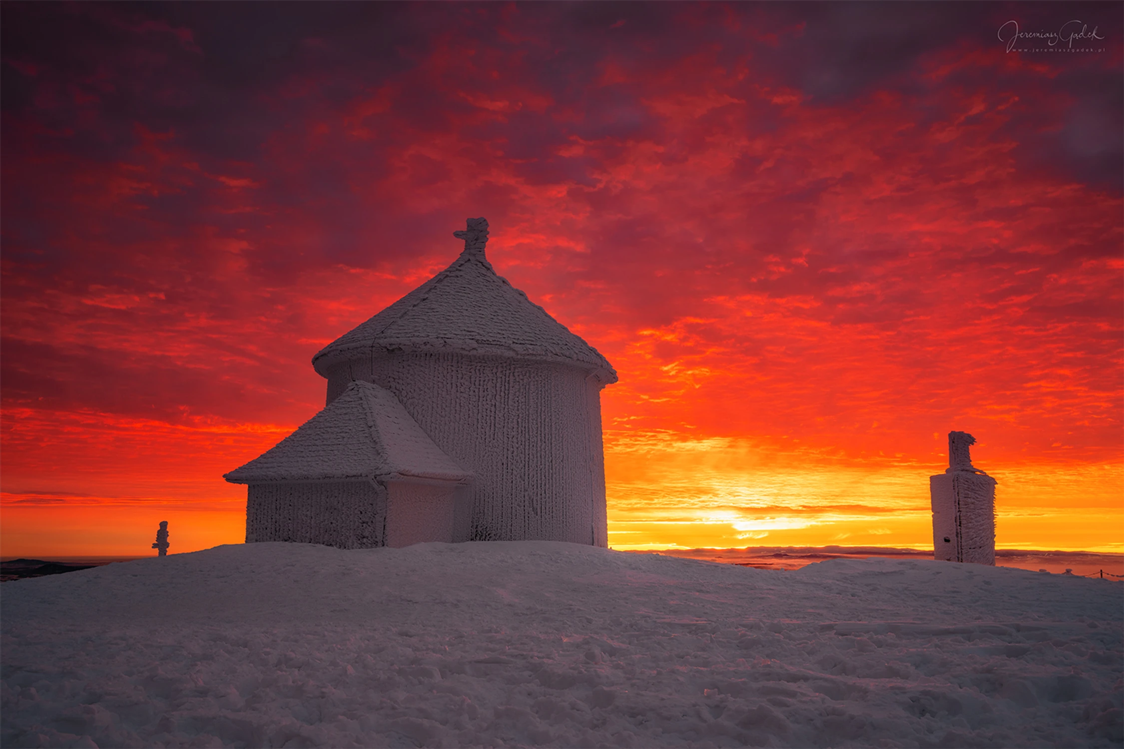 Płonące niebo nad Śnieżką.