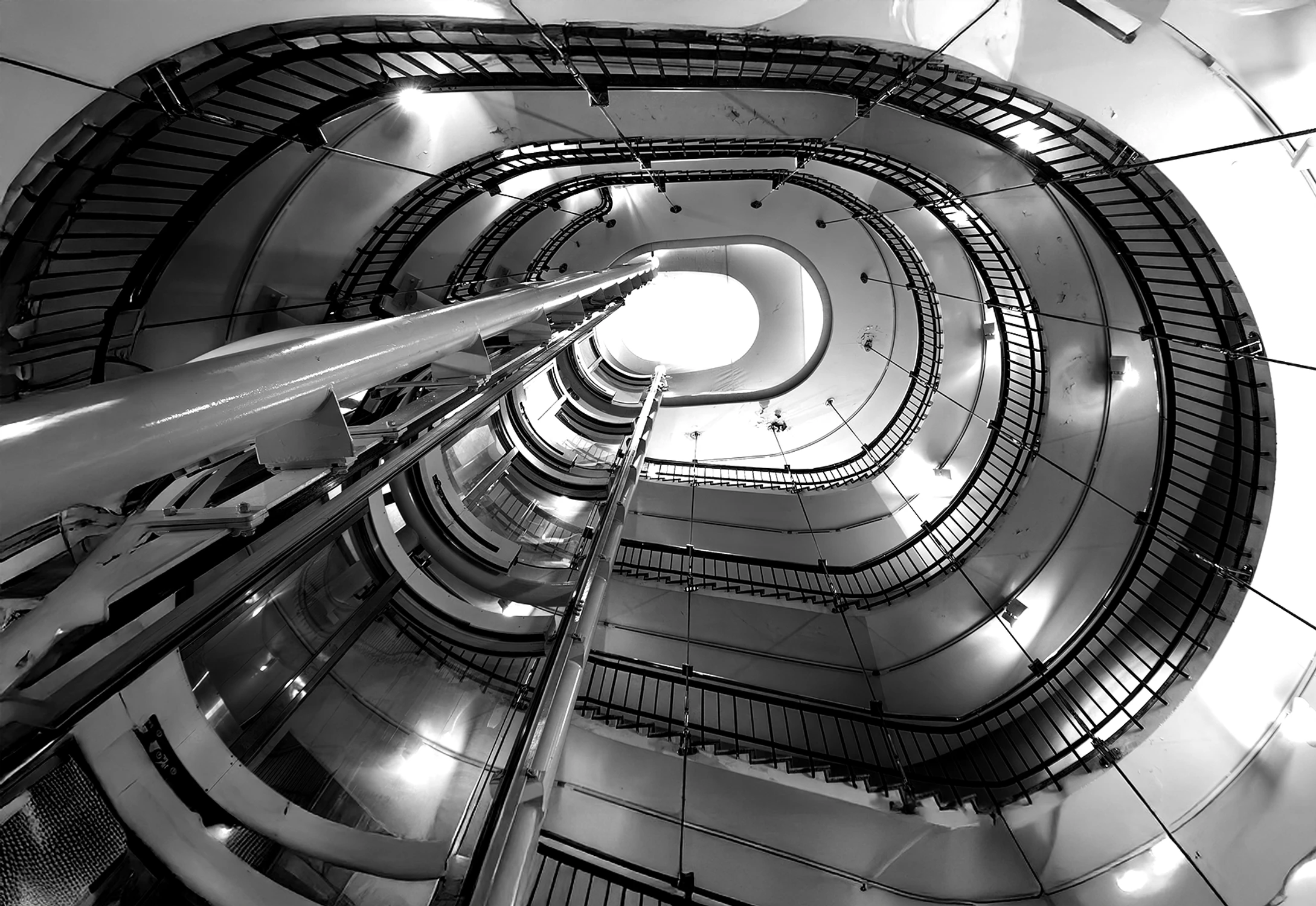 klatka schodowa z windą