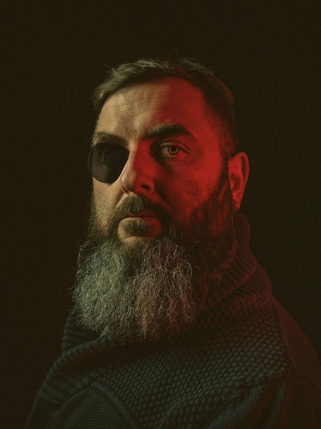 poważny portret mężczyzny