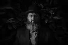 portret poważny