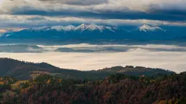 Z gorczańskiego szlaku, rzut oka na Tatry