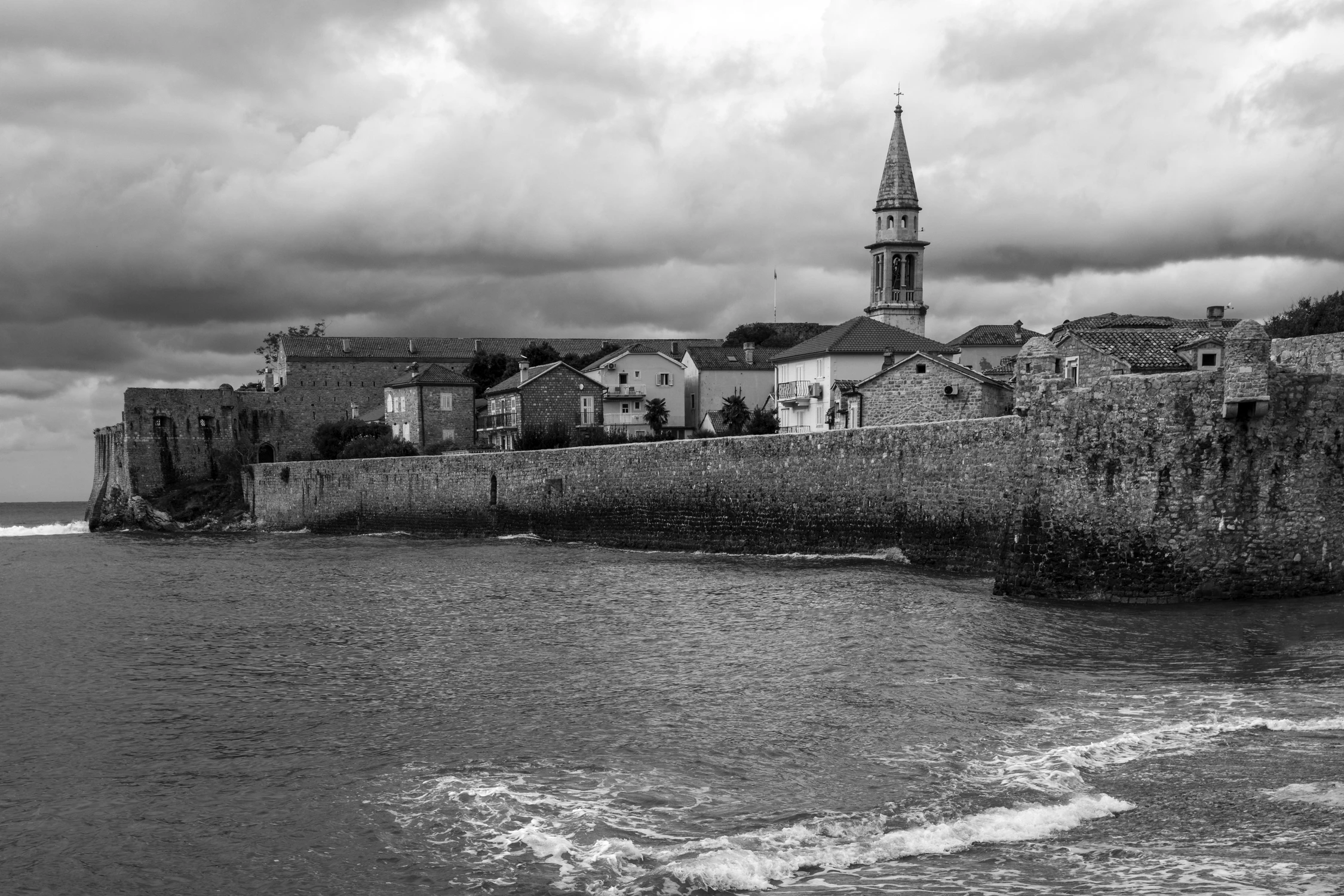 Stara Budva monochromatycznie
