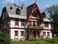 Biały domek