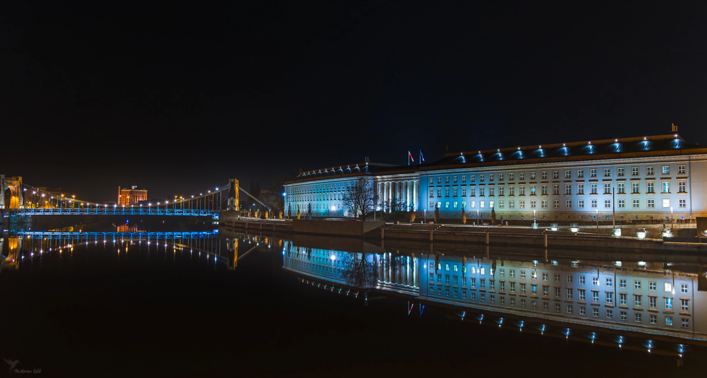 Wrocław w świetle nocnych latarni .