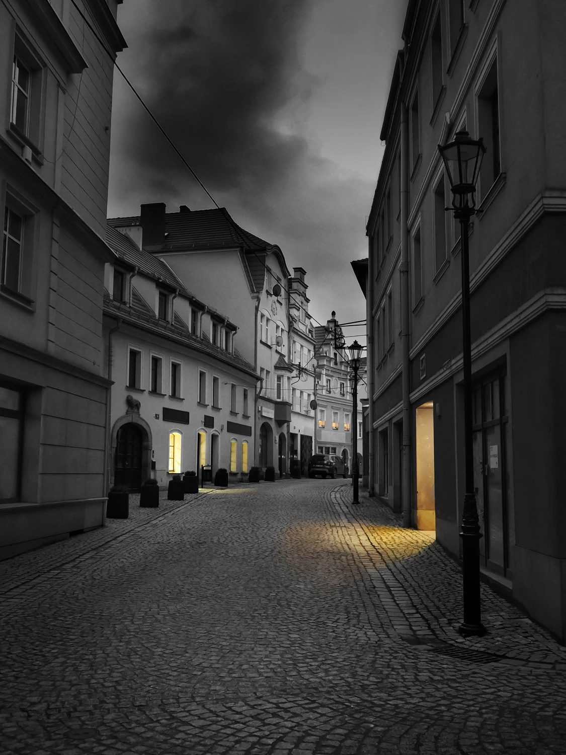 Trochę światła w szarej ulicy