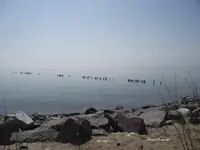 kamienisty brzeg