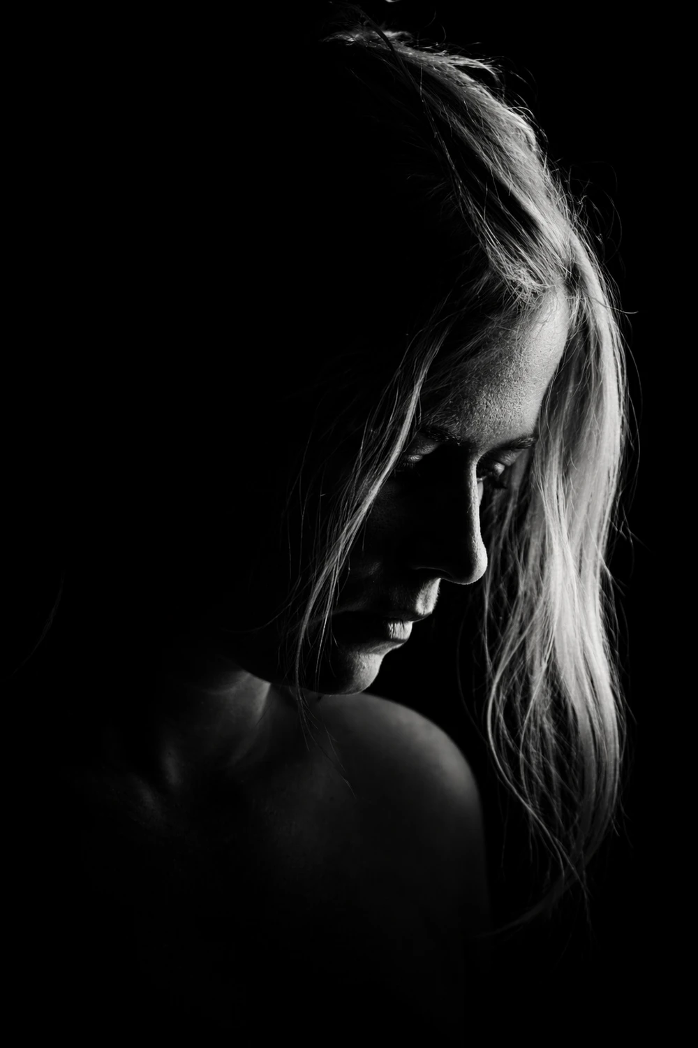 Profil kobiety w low key