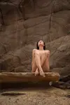 Piękna na kamieniu