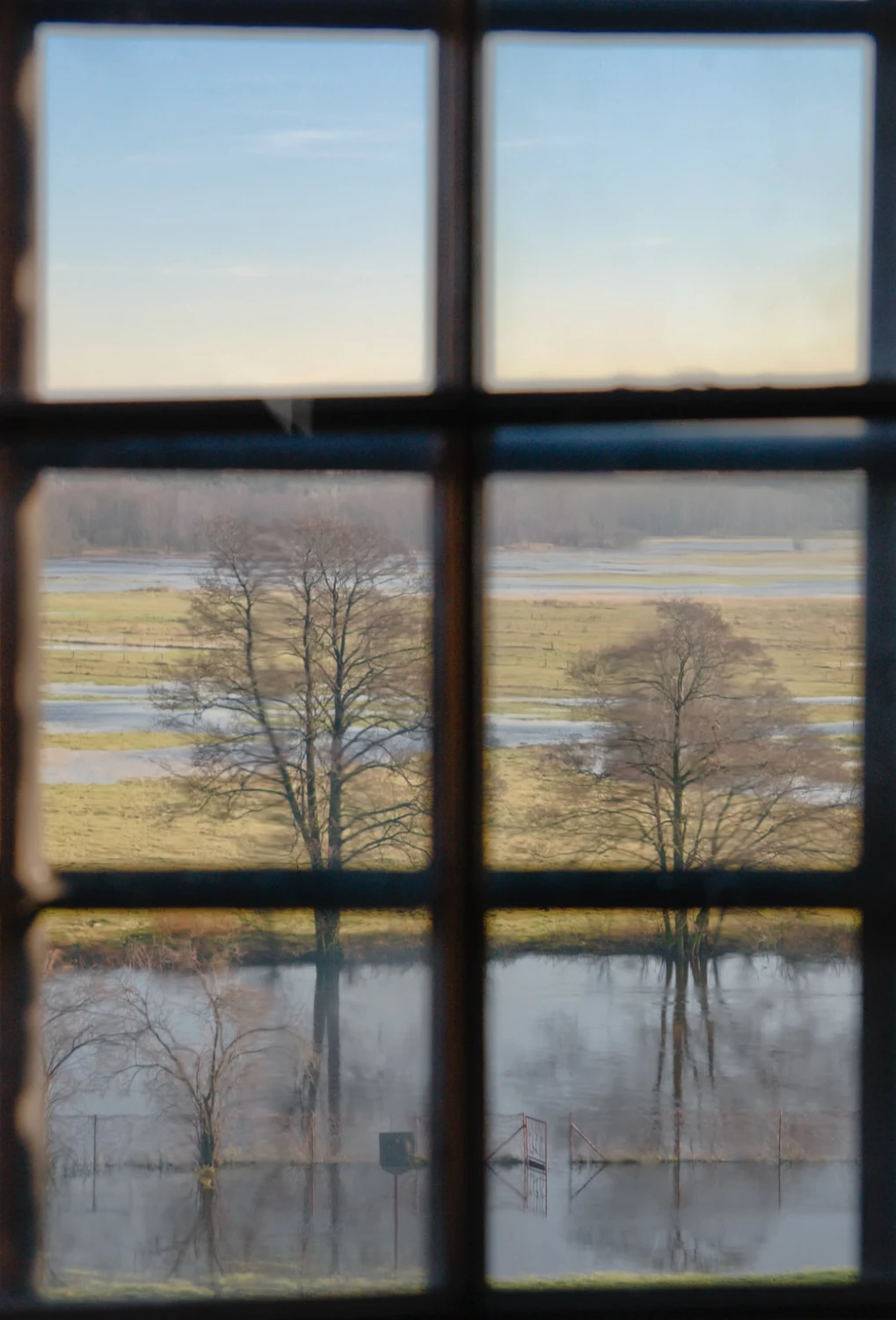 Krajobraz uwięziony za oknem