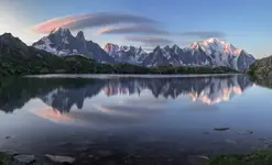 Jezioro i Mont  Blanc