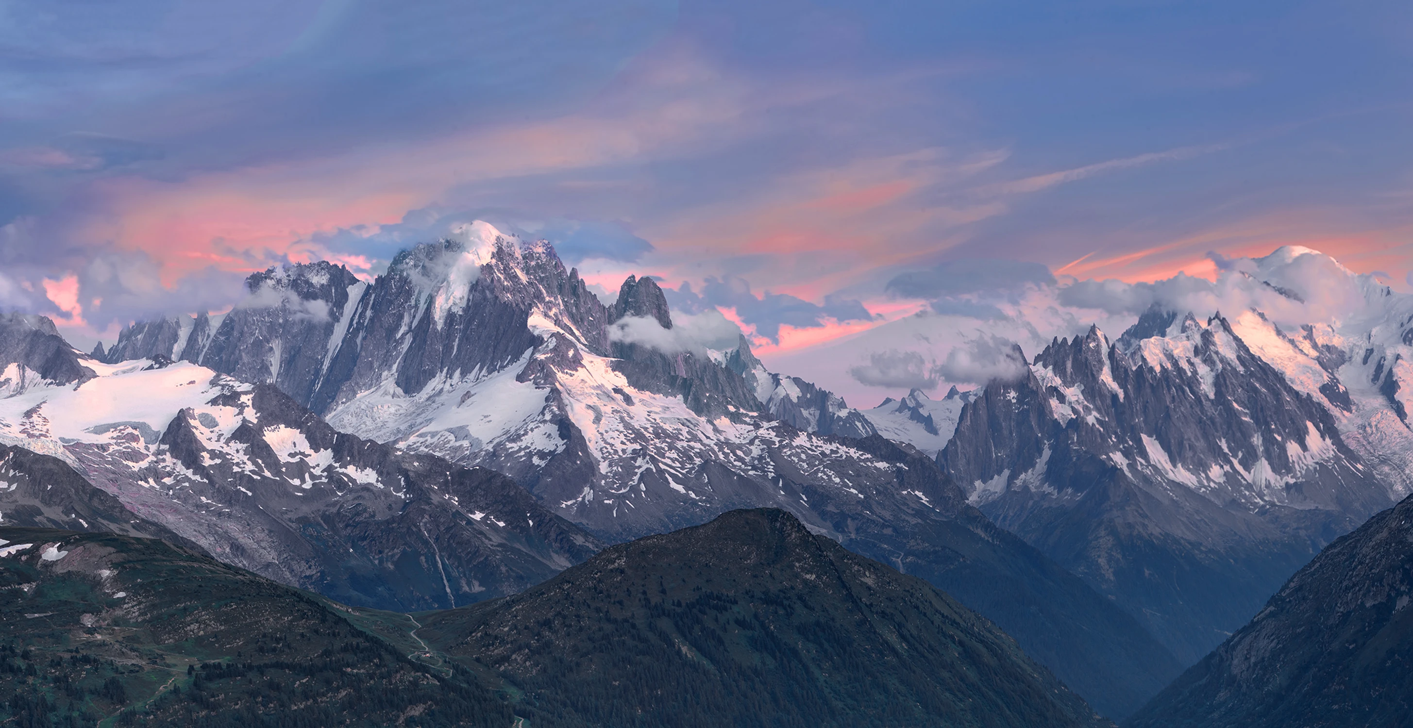 Masyw Mont Blanc i Aiugille du Midi.