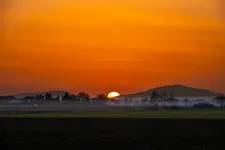 zachód za masywem Ślęży