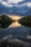 zachód słońca w uścisku