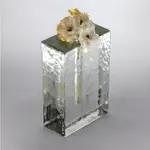 Kawałek szkła i światło.