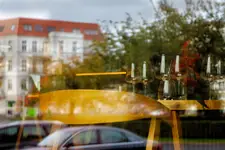 Stolik z widokiem na miasto