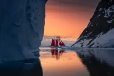 Szkuner Tolkien w Cieśninie Gerlache