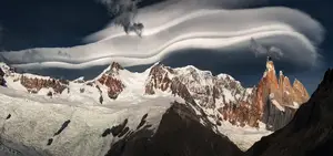 Chmura soczewkowa nad Cerro Torre