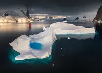 Szkuner Elsi na wodach Oceanu Południowego na Antarktydzie