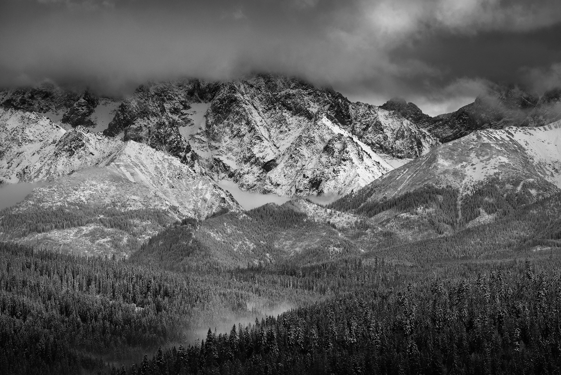 Tatry skąpane w chmurach